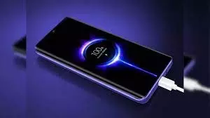 Charging Dangerous: यहां देखें बैटरी फटने से लेकर 10 खतरों की पूरी लिस्ट Charging Dangerous: यहां देखें बैटरी फटने से लेकर 10 खतरों की पूरी लिस्ट