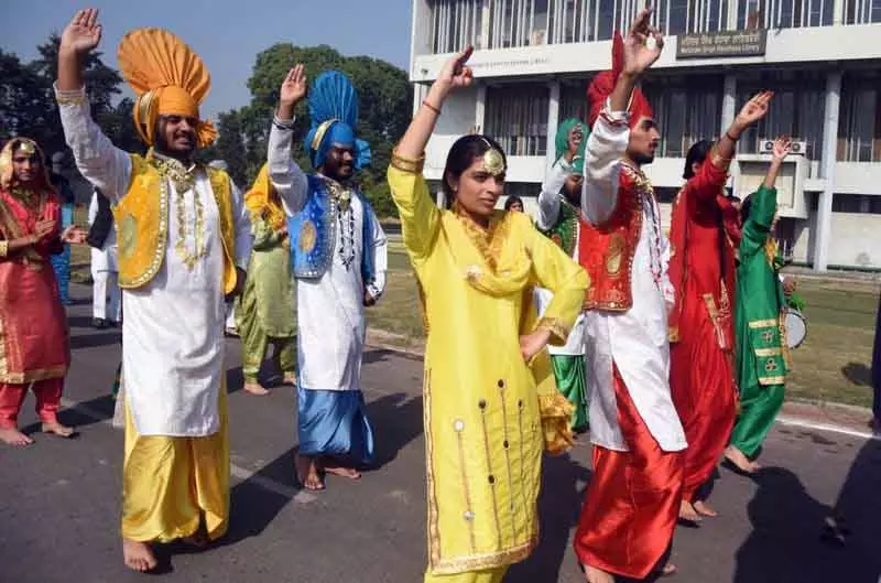 Ludhiana पीएयू युवा उत्सव में पंजाबी संस्कृति की जीवंत झलक Ludhiana पीएयू युवा उत्सव में पंजाबी संस्कृति की जीवंत झलक