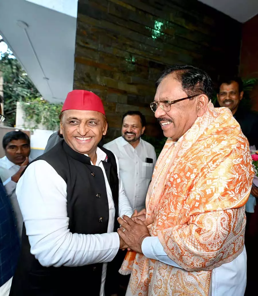 मुसीबत में दोस्त का साथ नहीं छोड़ना चाहिए: Akhilesh Yadav मुसीबत में दोस्त का साथ नहीं छोड़ना चाहिए: Akhilesh Yadav