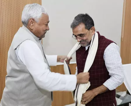 एनडीए की बड़ी जीत पर उपेंद्र कुशवाहा ने नीतीश कुमार से मुलाकात कर दी बधाई, गठबंधन की एकता पर जोर एनडीए की बड़ी जीत पर उपेंद्र कुशवाहा ने नीतीश कुमार से मुलाकात कर दी बधाई, गठबंधन की एकता पर जोर