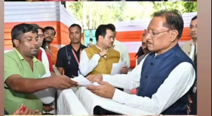 नियमितीकरण : वन विभाग के दैनिक वेतनभोगी कर्मचारी ने CM को सौंपा ज्ञापन नियमितीकरण : वन विभाग के दैनिक वेतनभोगी कर्मचारी ने CM को सौंपा ज्ञापन
