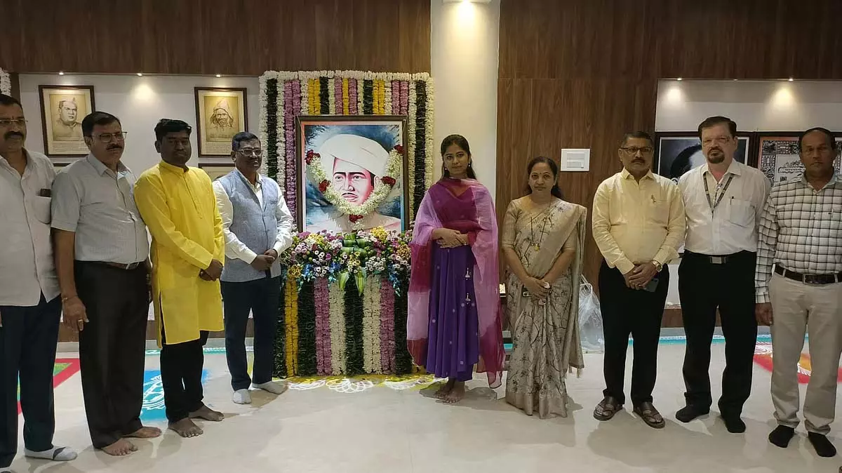 Nashik में बिरसा मुंडा जयंती मनाई गई, आदिवासी स्वतंत्रता सेनानियों को सम्मानित किया गया Nashik में बिरसा मुंडा जयंती मनाई गई, आदिवासी स्वतंत्रता सेनानियों को सम्मानित किया गया
