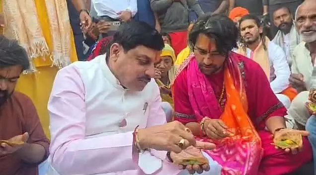 MP : सीएम मथुरा में धीरेंद्र शास्त्री की सनातन धर्म एकता पदयात्रा में शामिल हुए MP : सीएम मथुरा में धीरेंद्र शास्त्री की सनातन धर्म एकता पदयात्रा में शामिल हुए