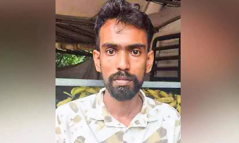 Kerala : छात्राओं से छेड़छाड़ की कोशिश के आरोप में युवक गिरफ्तार Kerala : छात्राओं से छेड़छाड़ की कोशिश के आरोप में युवक गिरफ्तार