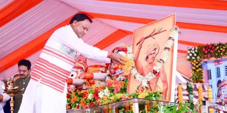 Odisha CM ने राउरकेला सड़क का नाम बिरसा मुंडा के नाम रखा, 1,345 करोड़ की परियोजनाओं का उद्घाटन Odisha CM ने राउरकेला सड़क का नाम बिरसा मुंडा के नाम रखा, 1,345 करोड़ की परियोजनाओं का उद्घाटन