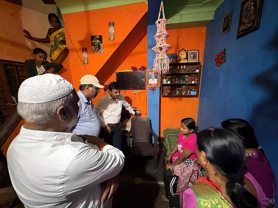 Dandeli: आवारा कुत्तों के हमले में तीन छात्र घायल Dandeli: आवारा कुत्तों के हमले में तीन छात्र घायल