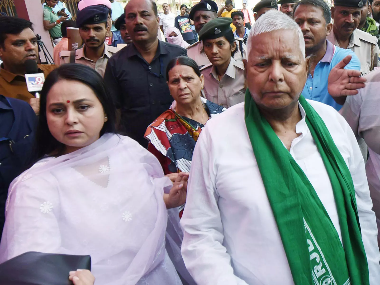 रोहिणी आचार्य का आरोप— परिवार ने किया अपमान, दुर्व्यवहार और धमकी; सोशल मीडिया पोस्ट से मचा हलचल रोहिणी आचार्य का आरोप— परिवार ने किया अपमान, दुर्व्यवहार और धमकी; सोशल मीडिया पोस्ट से मचा हलचल