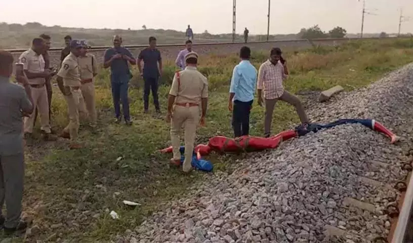 TTD के पूर्व एवीएसओ सतीश कुमार ने त्वरित जांच के साथ घटनास्थल का पुनर्निर्माण किया TTD के पूर्व एवीएसओ सतीश कुमार ने त्वरित जांच के साथ घटनास्थल का पुनर्निर्माण किया