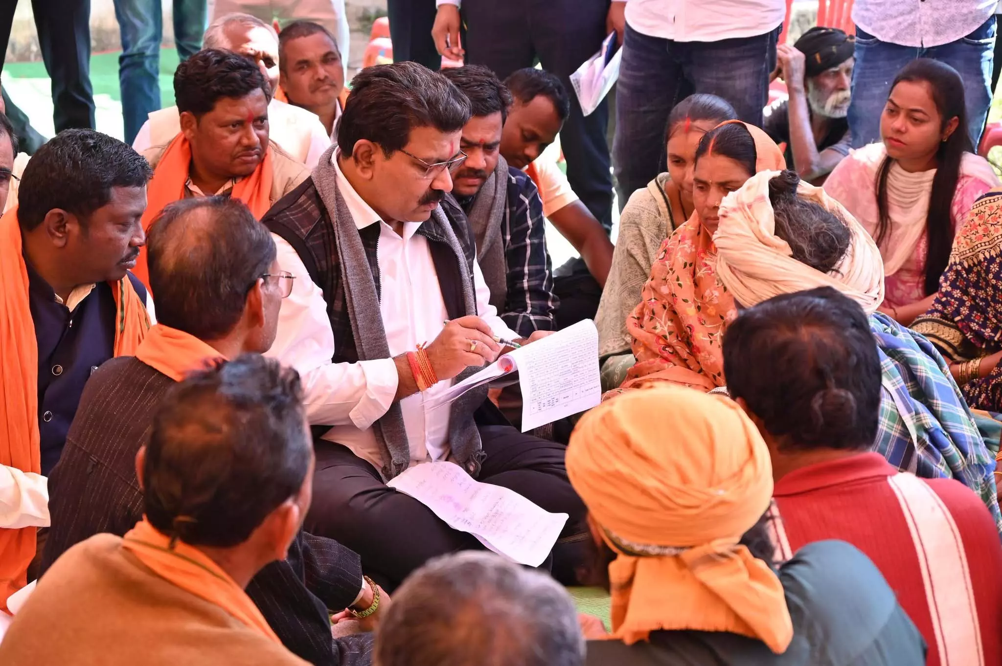 उपमुख्यमंत्री विजय शर्मा ने कबीरधाम के ग्रामीण इलाकों का किया दौरा उपमुख्यमंत्री विजय शर्मा ने कबीरधाम के ग्रामीण इलाकों का किया दौरा