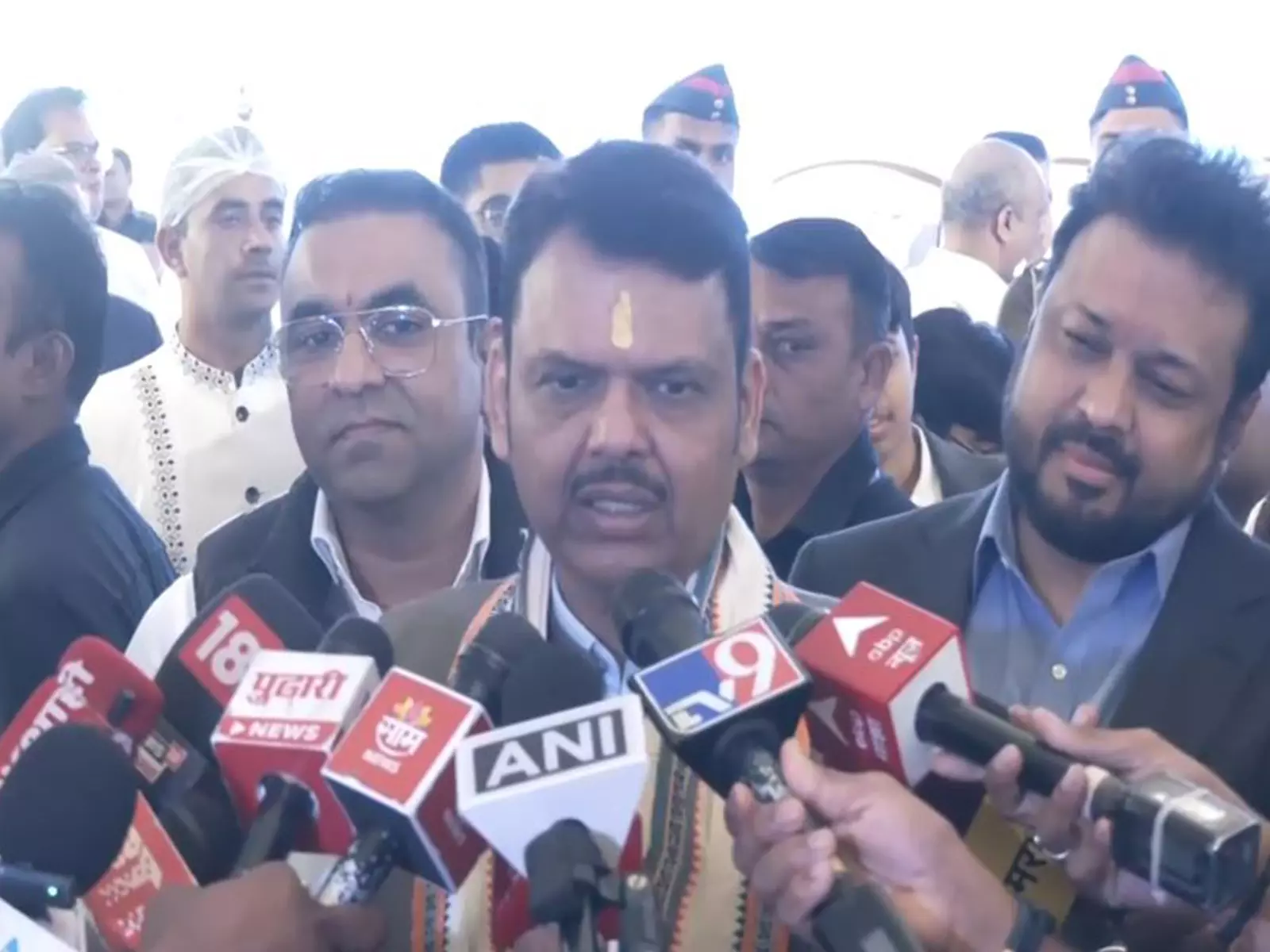 CM ने नागपुर में XSIO औद्योगिक और लॉजिस्टिक्स पार्क की आधारशिला रखी CM ने नागपुर में XSIO औद्योगिक और लॉजिस्टिक्स पार्क की आधारशिला रखी