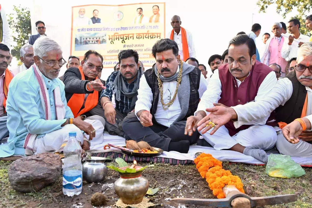 उपमुख्यमंत्री विजय शर्मा ने किया 100 सीटर बालक छात्रावास निर्माण का भूमि पूजन उपमुख्यमंत्री विजय शर्मा ने किया 100 सीटर बालक छात्रावास निर्माण का भूमि पूजन