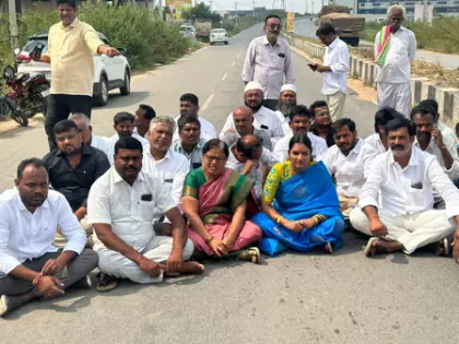 तनाव के बीच YSRCP नेताओं को हिंदूपुर जाने से रोका गया तनाव के बीच YSRCP नेताओं को हिंदूपुर जाने से रोका गया