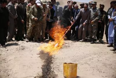 Afghan पुलिस ने अवैध ड्रग्स ज़ब्त की, 21 तस्करों को गिरफ़्तार किया Afghan पुलिस ने अवैध ड्रग्स ज़ब्त की, 21 तस्करों को गिरफ़्तार किया