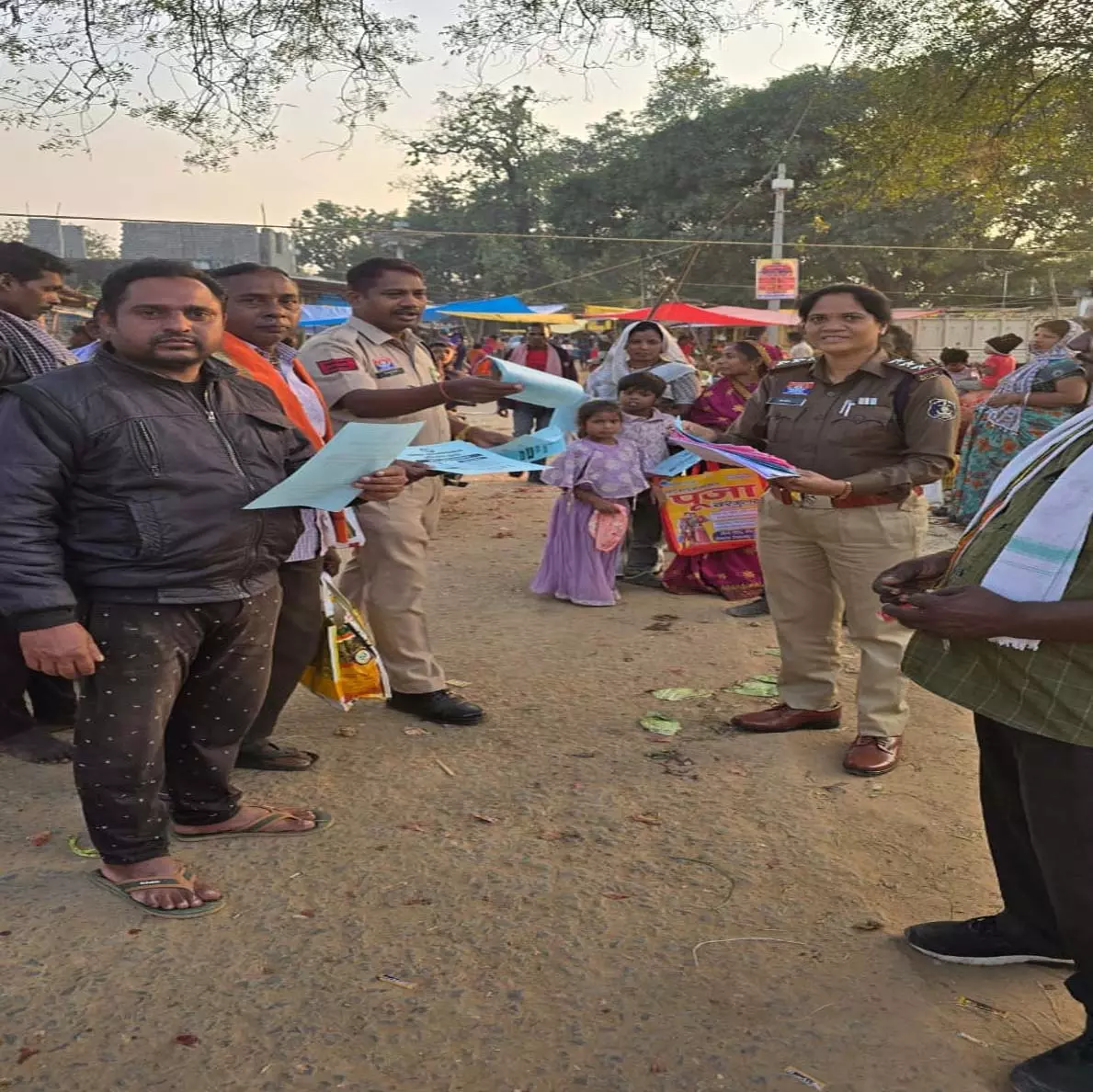 कोलम सराईडिपा में तमनार पुलिस ने साइबर क्राइम जागरूकता अभियान चलाया कोलम सराईडिपा में तमनार पुलिस ने साइबर क्राइम जागरूकता अभियान चलाया