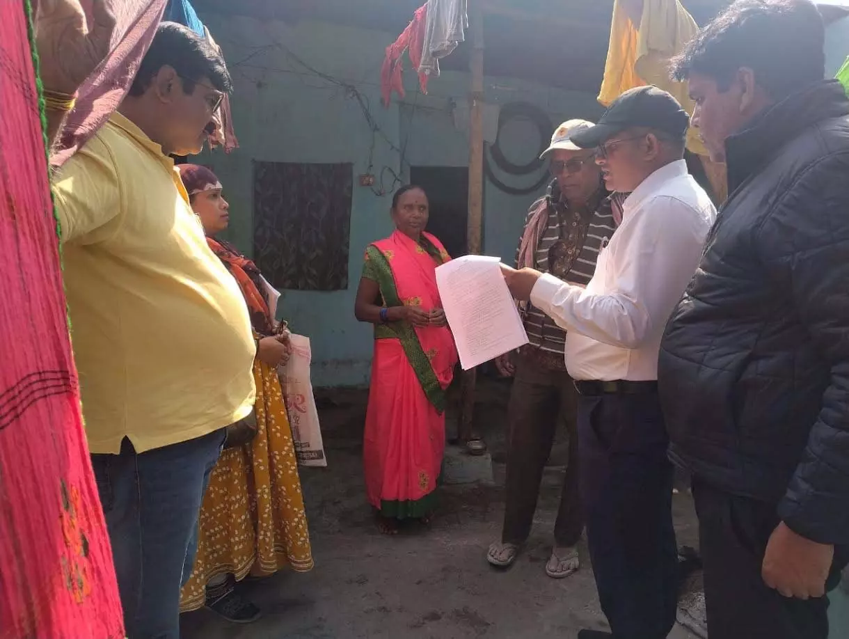 नगर निगम कमिश्नर ने वार्ड- 7 में किया SIR फॉर्म भरने की प्रक्रिया का निरीक्षण नगर निगम कमिश्नर ने वार्ड- 7 में किया SIR फॉर्म भरने की प्रक्रिया का निरीक्षण