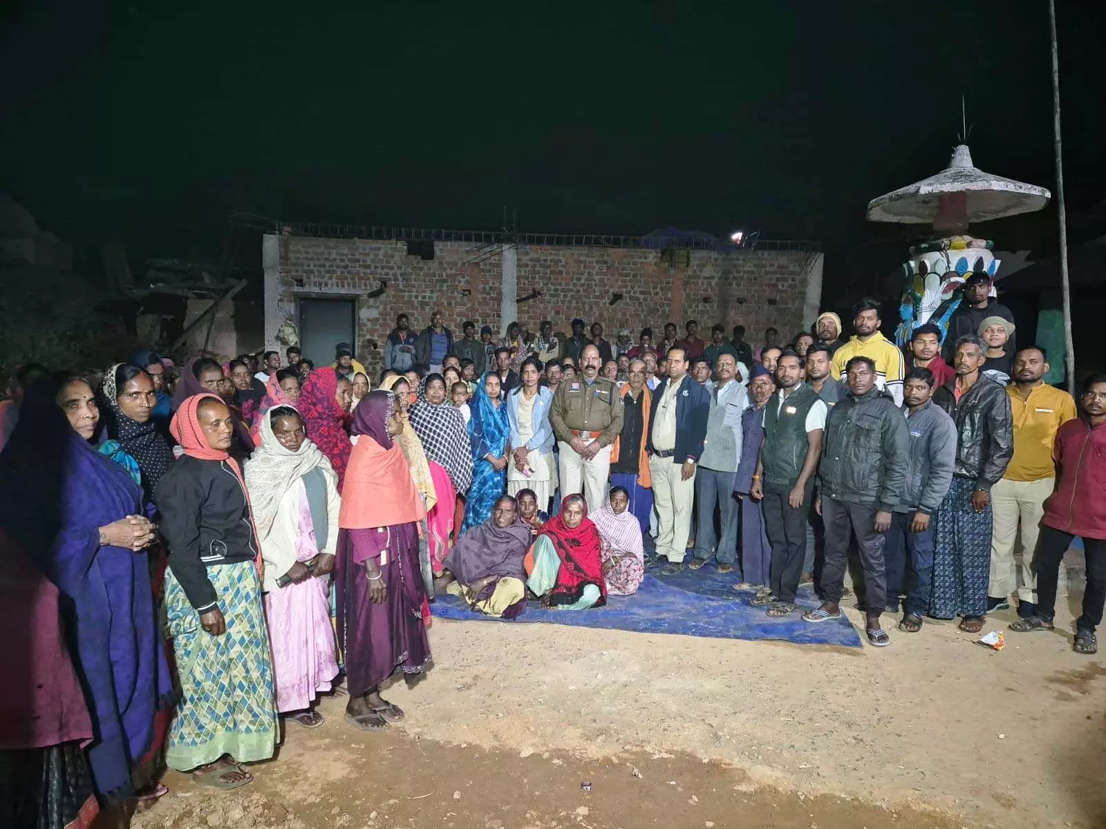 बनेकेला में पुलिस जनचौपाल आयोजित, ग्रामीणों ने शराबबंदी का लिया संकल्प बनेकेला में पुलिस जनचौपाल आयोजित, ग्रामीणों ने शराबबंदी का लिया संकल्प