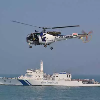 कोलकाता: भारतीय तटरक्षक बल ने 29 मछुआरों समेत बांग्लादेशी ट्रॉलर पकड़ा कोलकाता: भारतीय तटरक्षक बल ने 29 मछुआरों समेत बांग्लादेशी ट्रॉलर पकड़ा