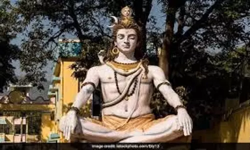 Shiva Worship: जानें भगवान शिव को खुश करने का सही तरीका और मंत्र जाप विधि Shiva Worship: जानें भगवान शिव को खुश करने का सही तरीका और मंत्र जाप विधि