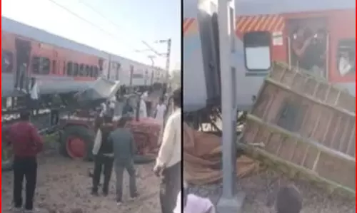 रेलवे ट्रैक में फंसा ट्रैक्टर, सुपरफास्ट ट्रेन टकराई