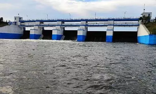 भारी बारिश की चेतावनी : चेम्बरमबक्कम झील से अतिरिक्त पानी का रिसाव बढ़ा