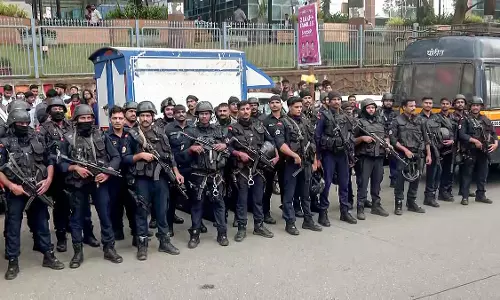 दिल्ली विस्फोट के बाद मुंबई में व्यापक मॉक ड्रिल; पुलिस ने नागरिकों से सतर्क रहने की अपील की दिल्ली विस्फोट के बाद मुंबई में व्यापक मॉक ड्रिल; पुलिस ने नागरिकों से सतर्क रहने की अपील की