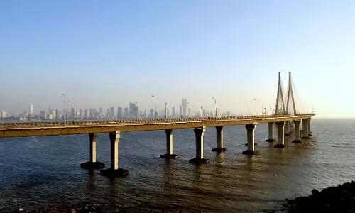 Mumbai : शहर में सोमवार को धूप खिली Mumbai : शहर में सोमवार को धूप खिली