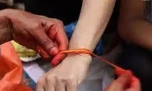 Kalawa Niyam :पूजा में कलावा बांधने में छोटी सी गलती बिगाड़ सकती है आपकी किस्मत