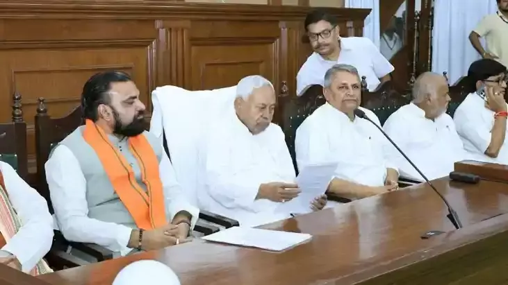 Patna: बिहार कैबिनेट की पहली सूची में 18 मंत्री Patna: बिहार कैबिनेट की पहली सूची में 18 मंत्री