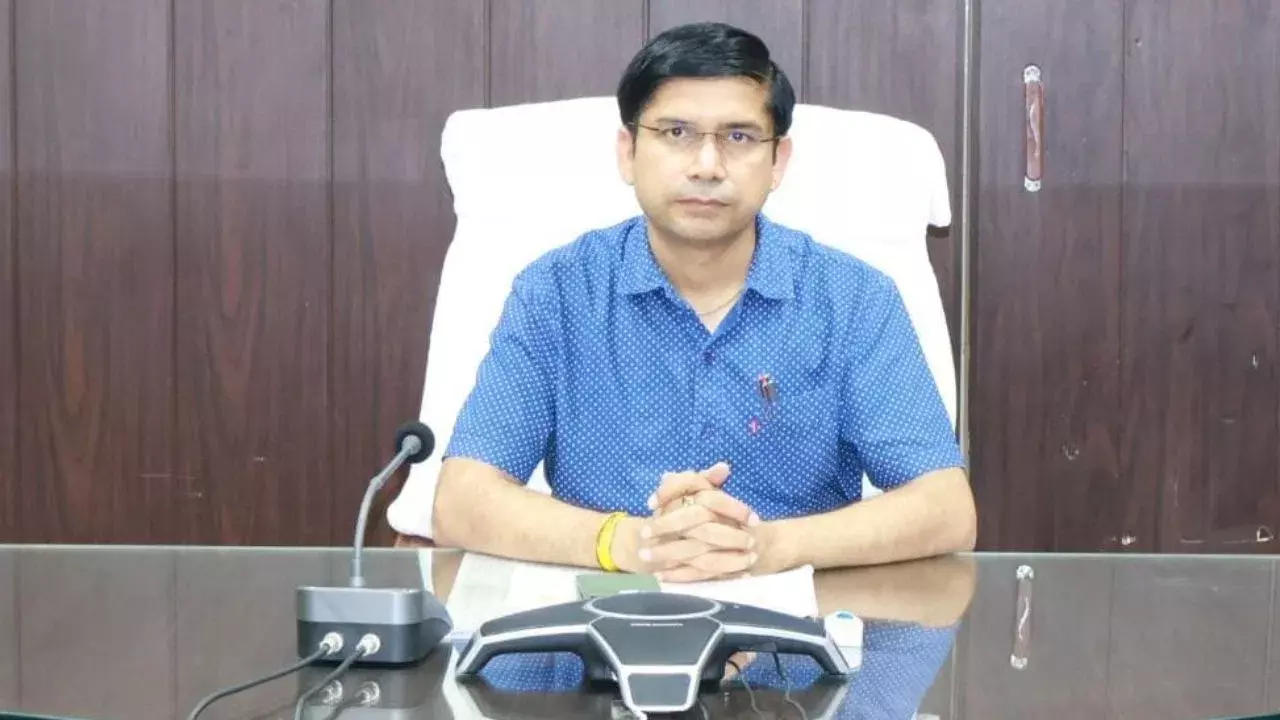 Sambhal: नवाचारों के लिए डीएम पैंसिया को राष्ट्रीय सम्मान Sambhal: नवाचारों के लिए डीएम पैंसिया को राष्ट्रीय सम्मान