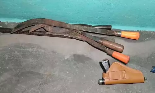जगतसिंहपुर में दो संदिग्ध बांग्लादेशी नागरिक हिरासत में लिए गए; बंदूक और धारदार हथियार जब्त जगतसिंहपुर में दो संदिग्ध बांग्लादेशी नागरिक हिरासत में लिए गए; बंदूक और धारदार हथियार जब्त