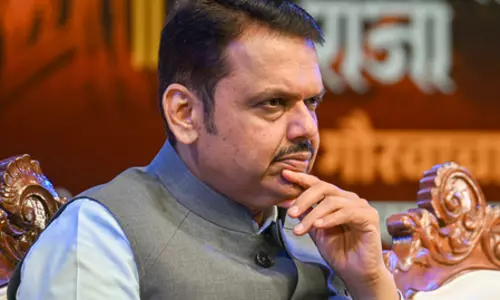 Mumbai: CM ने बांद्रा किले मामले में सख्त कदम उठाने को कहा