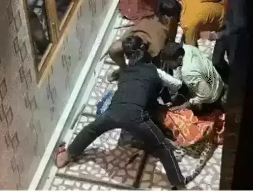 Jaipur: रिहायशी इलाके में हाइवाॅइल्ड का आतंक Jaipur: रिहायशी इलाके में हाइवाॅइल्ड का आतंक