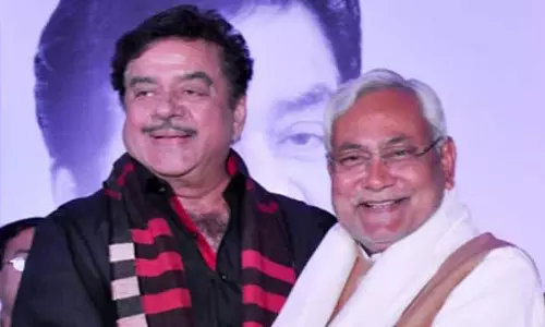 TMC सांसद शत्रुघ्न सिन्हा ने बिहार चुनाव में प्रचंड जीत के लिए नीतीश कुमार की तारीफ की TMC सांसद शत्रुघ्न सिन्हा ने बिहार चुनाव में प्रचंड जीत के लिए नीतीश कुमार की तारीफ की