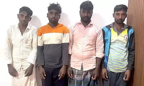 Koppal : महिला को बाइक पर बिठाकर जर्जर मकान में गैंगरेप चार गिरफ्तार Koppal : महिला को बाइक पर बिठाकर जर्जर मकान में गैंगरेप चार गिरफ्तार
