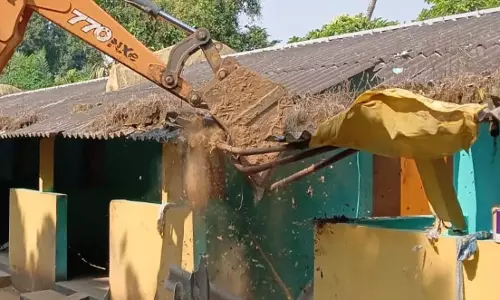 Odisha: जगतसिंहपुर में संदिग्ध बांग्लादेशी नागरिकों के घर ध्वस्त Odisha: जगतसिंहपुर में संदिग्ध बांग्लादेशी नागरिकों के घर ध्वस्त