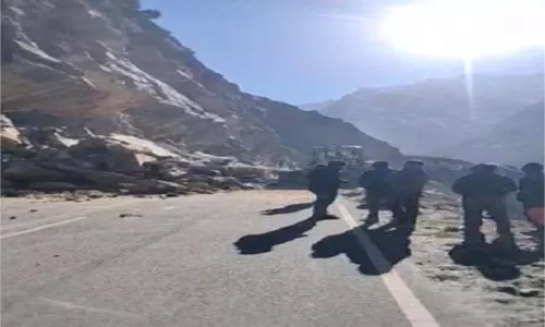 Himachal:  मूलिंग पुल के पास दरकी पहाड़ी,  हाईवे ठप