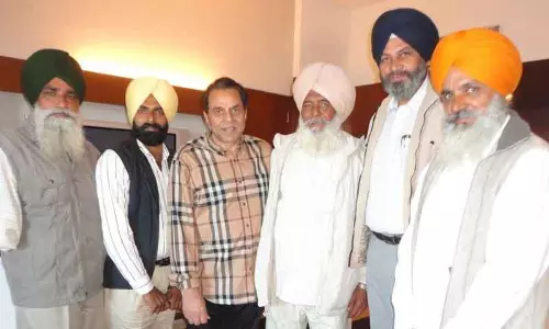 Ludhiana ड्रैगन की ओर से प्यार के साथ: धर्मेंद्र को उनकी जयंती पर साग, मक्की दी रोटी Ludhiana ड्रैगन की ओर से प्यार के साथ: धर्मेंद्र को उनकी जयंती पर साग, मक्की दी रोटी