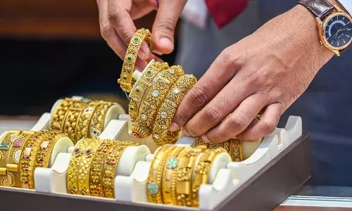 मजबूत डॉलर के कारण मांग में कमी से सोने, चांदी की कीमतों में गिरावट
