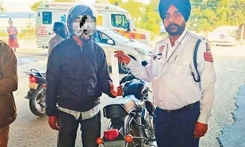 Ludhiana पुलिस ने गायब रजिस्ट्रेशन नंबर प्लेटों के खिलाफ विशेष अभियान चलाया Ludhiana पुलिस ने गायब रजिस्ट्रेशन नंबर प्लेटों के खिलाफ विशेष अभियान चलाया