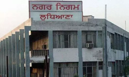Ludhiana गुरुद्वारे के बाहर सड़क का पुनर्निर्माण करें ठेकेदार