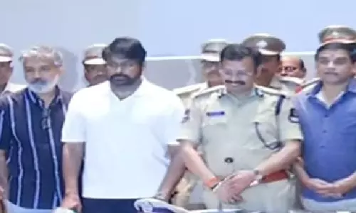 डेटा चोरी का मामला: इबोम्मा के रवि पर ₹20 करोड़ कमाने का आरोप डेटा चोरी का मामला: इबोम्मा के रवि पर ₹20 करोड़ कमाने का आरोप