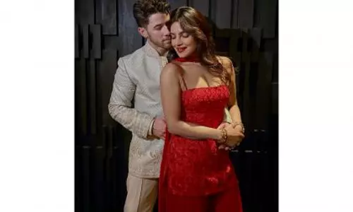 ‘वाराणसी’ इवेंट में Nick Jonas ने प्रियंका को बताया—सच्ची ‘देसी गर्ल’ ‘वाराणसी’ इवेंट में Nick Jonas ने प्रियंका को बताया—सच्ची ‘देसी गर्ल’