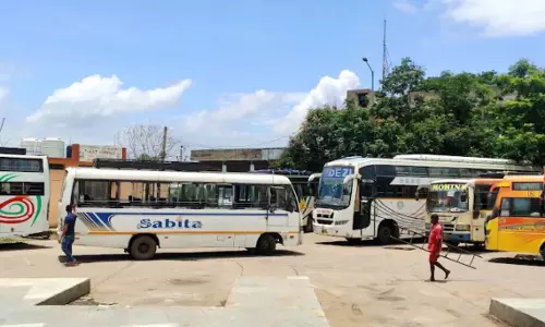 बस मालिकों ने पुलिस द्वारा वाहनों की जांच करने के अधिकार के विरोध में 1 दिसंबर से हड़ताल की धमकी दी