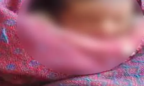 नवजात को छोड़कर अज्ञात फरार, खंडहर से आवाज आने पर खुलासा नवजात को छोड़कर अज्ञात फरार, खंडहर से आवाज आने पर खुलासा