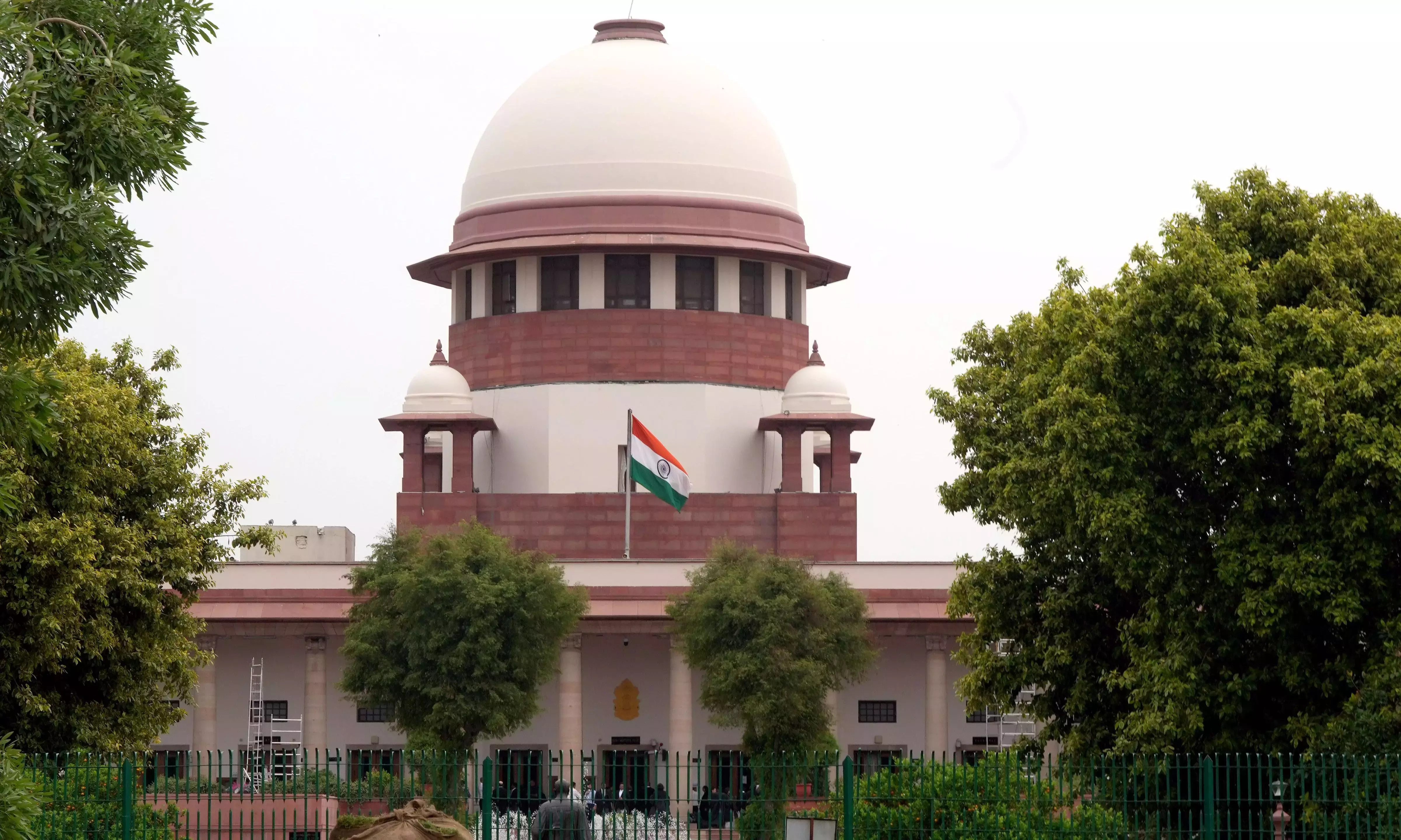 सुप्रीम कोर्ट ने Telangana विधानसभा अध्यक्ष को अवमानना ​​नोटिस जारी किया
