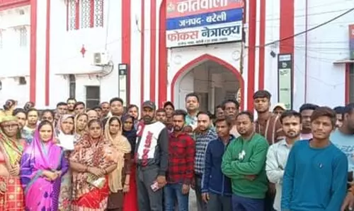 Bareilly: अमर ज्योति के निदेशकों के खिलाफ जनता ने जताई नाराजगी