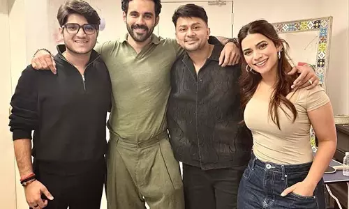 अभिषेक बजाज Bigg Boss 19 के दोस्तों के साथ फिर से जुड़े अभिषेक बजाज Bigg Boss 19 के दोस्तों के साथ फिर से जुड़े
