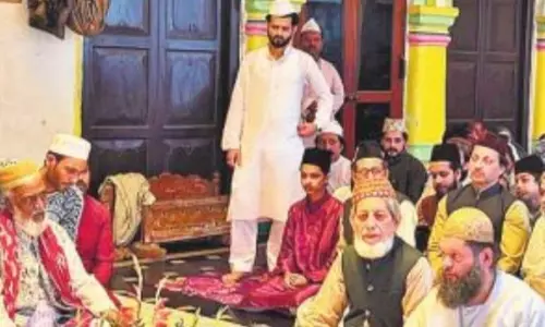 Bareilly: खानकाह-ए-नियाजिया में आबिद मियां के कुल में जुटा जनसैलाब Bareilly: खानकाह-ए-नियाजिया में आबिद मियां के कुल में जुटा जनसैलाब