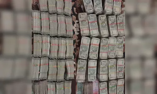 कार से 5 करोड़ रुपए जब्त किए, दो गिरफ्तार, इतना कैश कि फटी रह गई आंखें