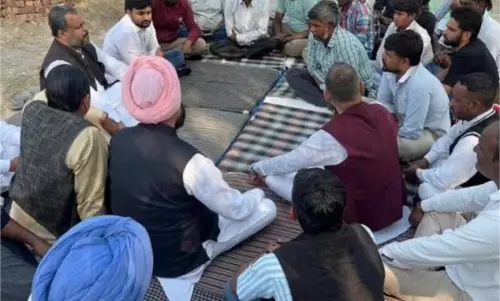 Yamunanagar: छात्रा की मौत पर वरुण मुलाना ने परिवार से किया संवाद